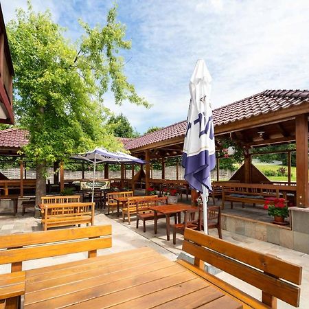 Gasthaus Hotel Beim Erich Oberhofen am Irrsee ภายนอก รูปภาพ
